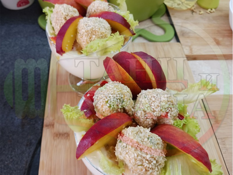 Бисквитен плодов млечен десерт 