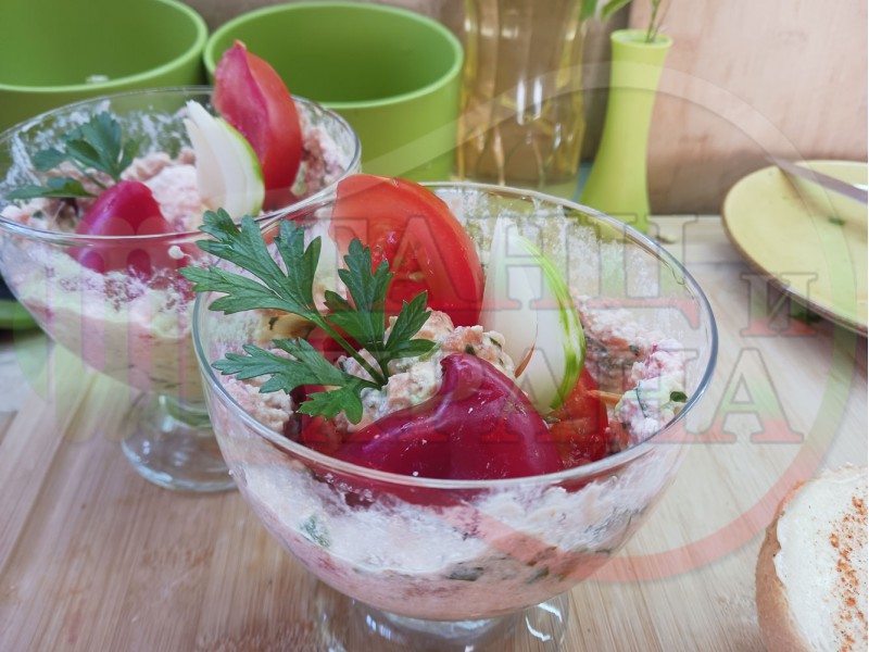 Българска доматена салата 