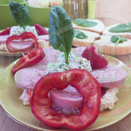 Българска доматена сурова топчеста супа 