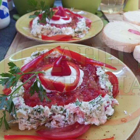 Българска доматена сурова супа 