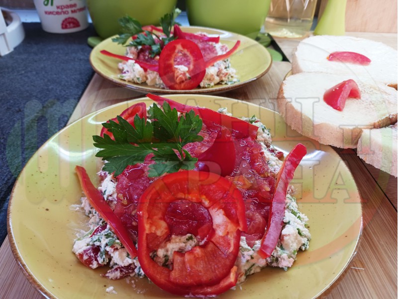 Българска доматена сурова супа 