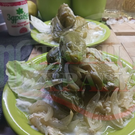 Български зелени пълнени чушки 