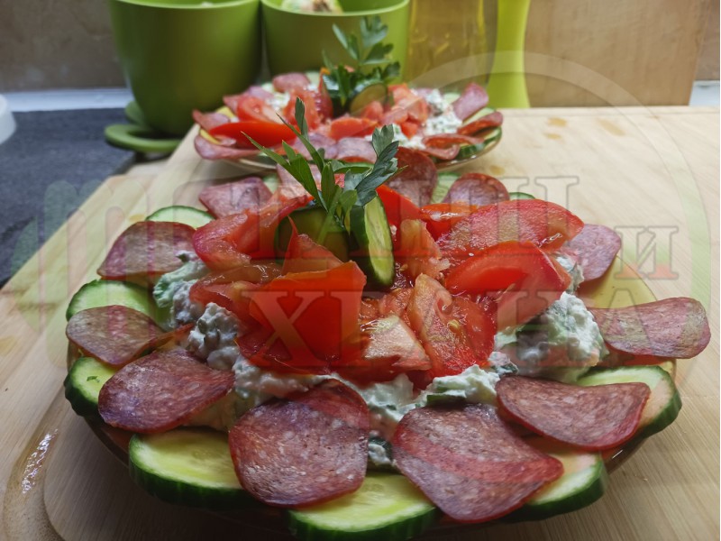 Българска доматена сурова салата 