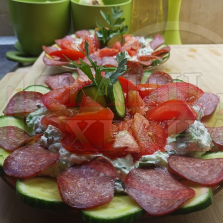 Българска доматена сурова салата 