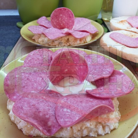 Българска млечна салата 