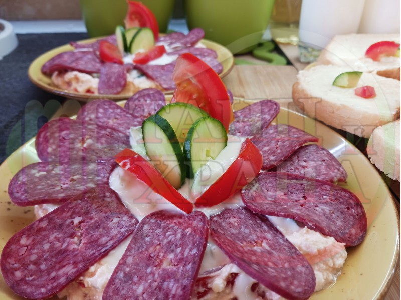 Българска млечна краставична супа 