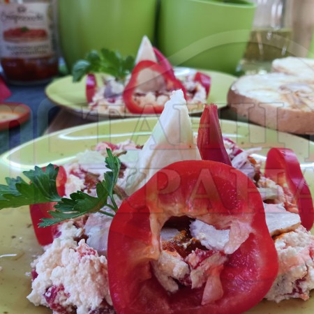 Българска червеночушкова сурова салата 