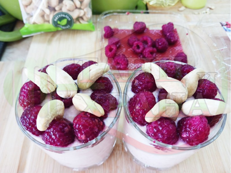 Малинова млечна сладко солена плодова салата 