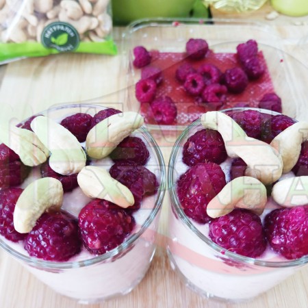 Малинова млечна сладко солена плодова салата 