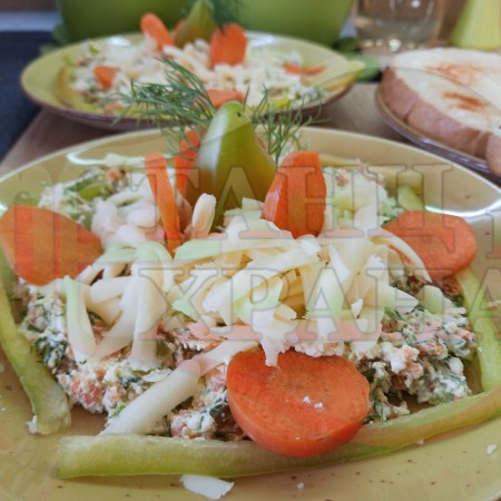 Българска сурова зеленчукова салата 