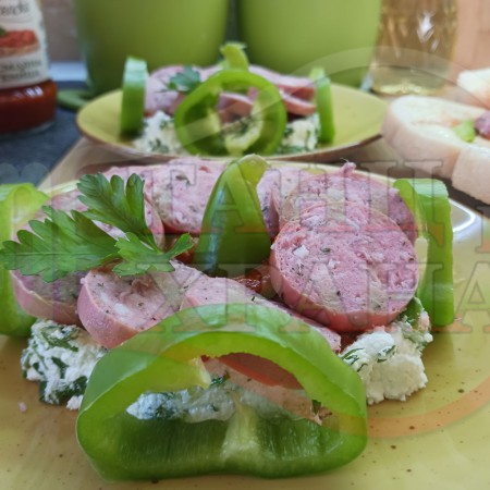 Българска сиренова зеленочушкова сурова салата 