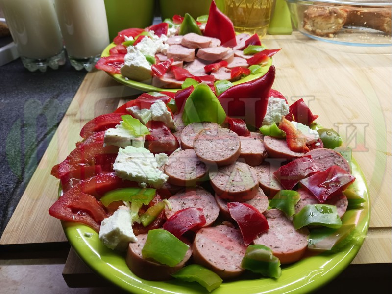 Българска зеленчукова сурова салата 