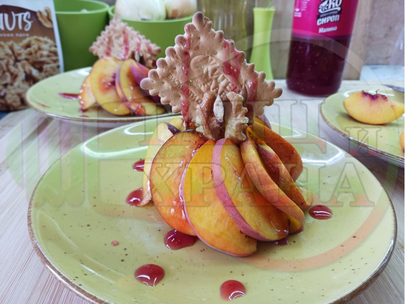 Бисквитени плодови мини топчести торти 