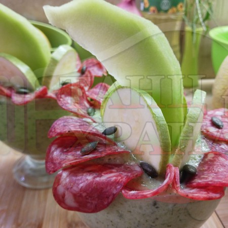 Българска пъпешова сурова млечна супа 