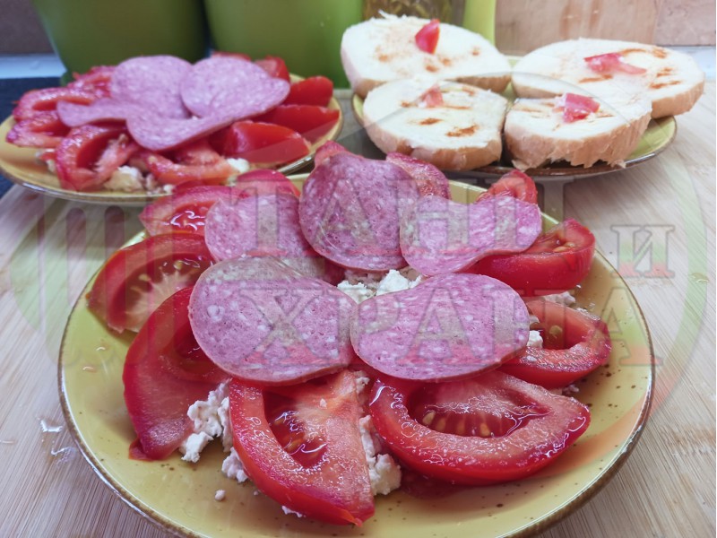 Българска доматена сурова салата 