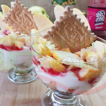 Бисквитен плодов млечен десерт 