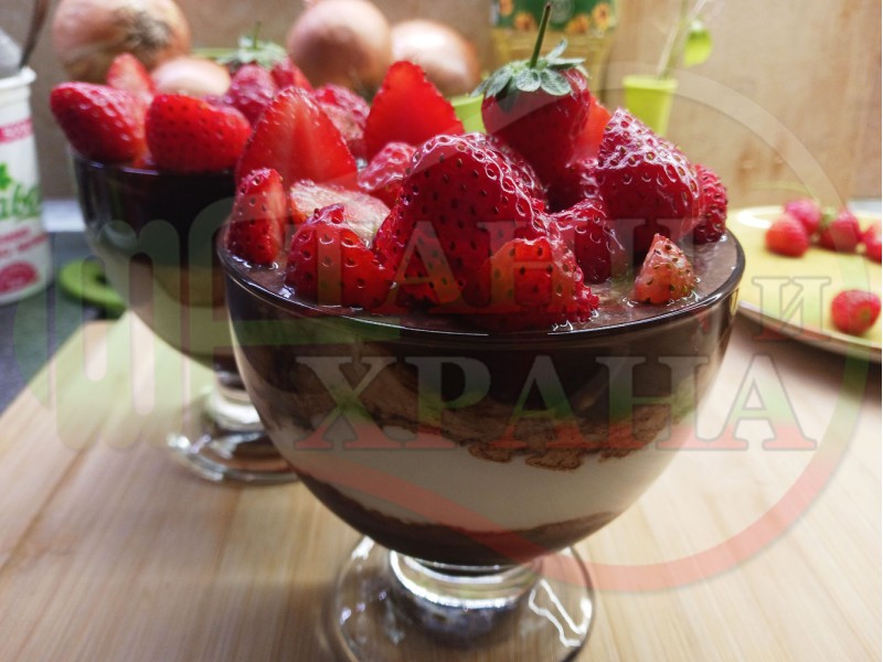 Български ягодов млечен десерт 