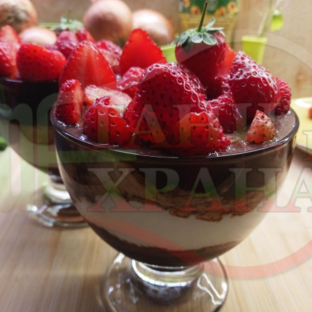 Български ягодов млечен десерт 