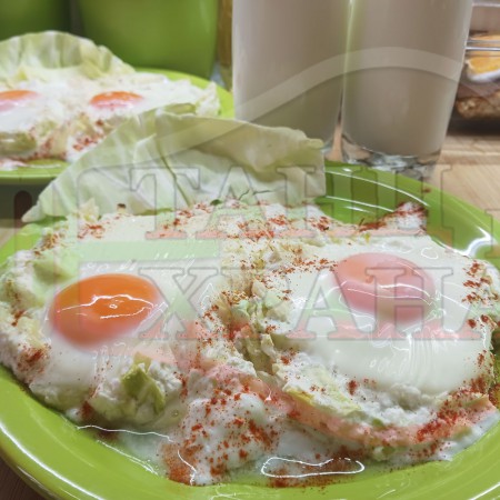 Българска зеленчукова млечна яйчена салата 